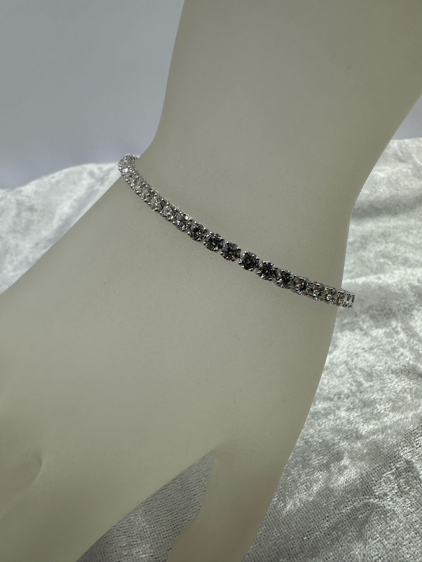 18K White gold lab grown tennis bracelet, 5.96 TCW