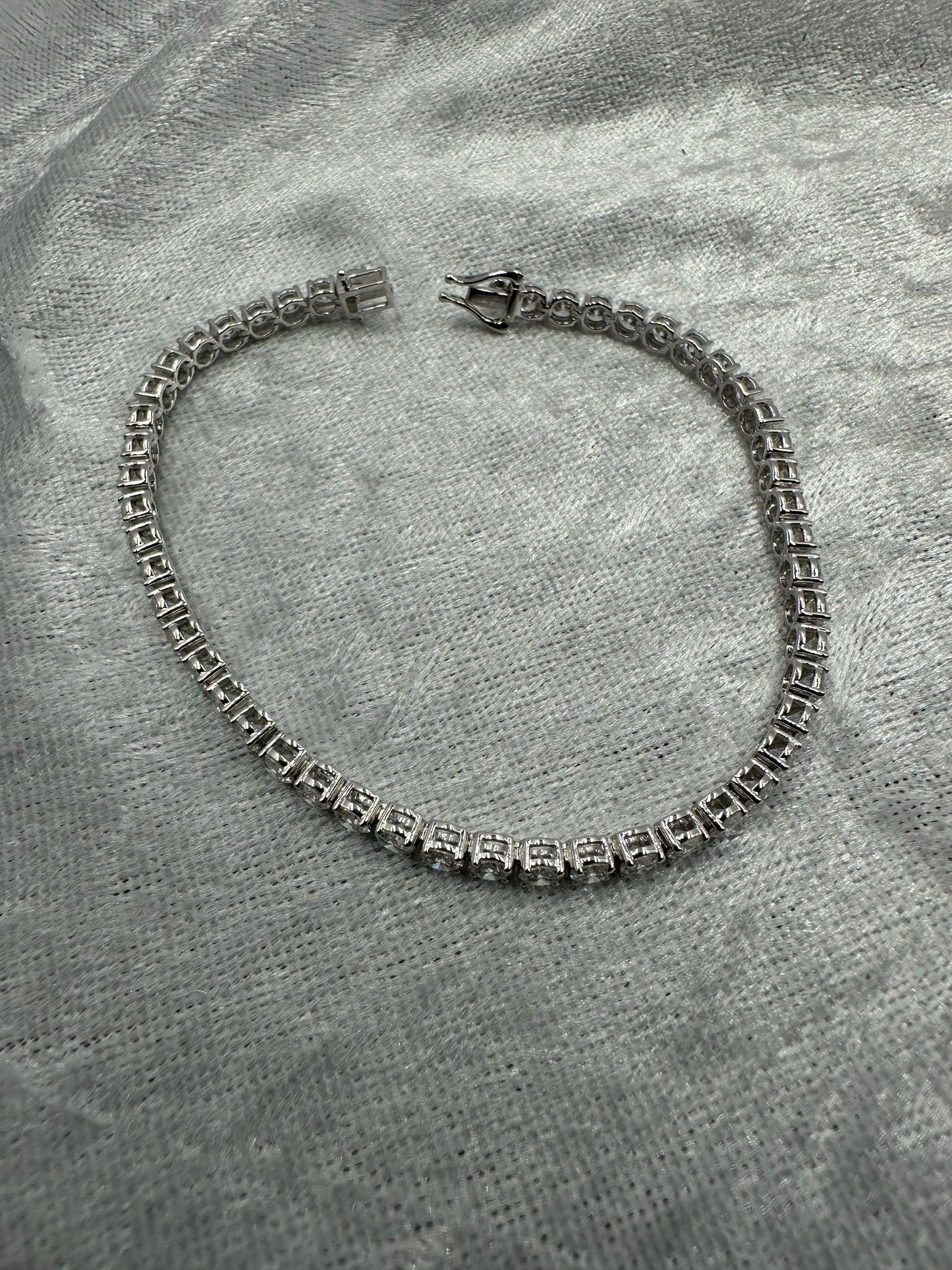 18K White gold lab grown tennis bracelet, 5.96 TCW