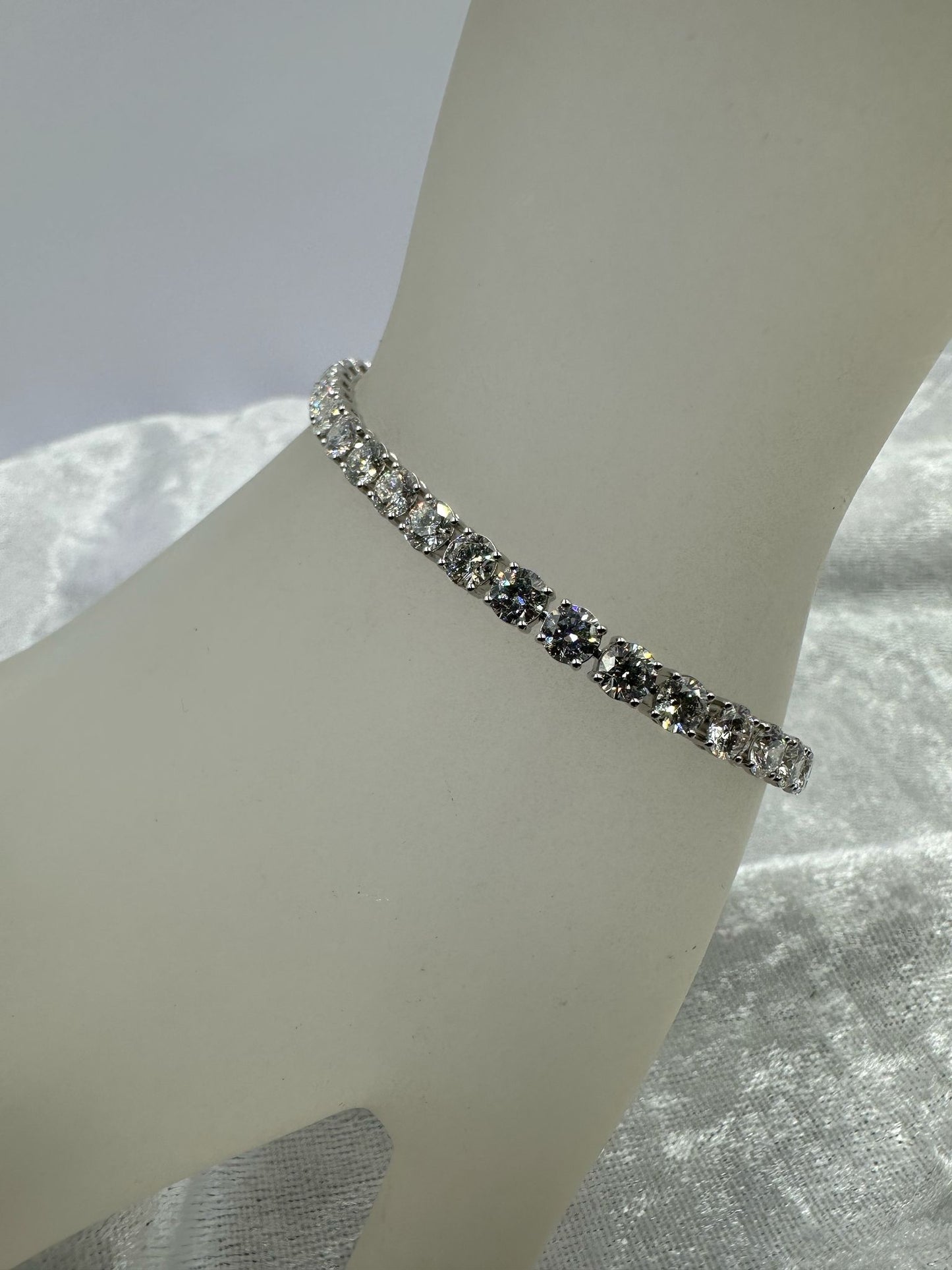 18K White gold lab grown tennis bracelet, 10.07 TCW