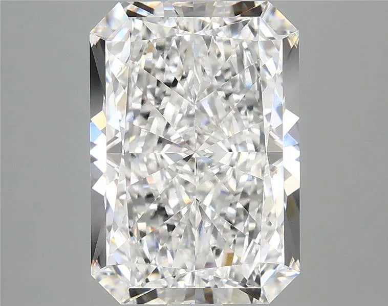 4.03ct Radiant Lab Grown Diamond (Colour E, Clarity VVS2, IGI Certified)