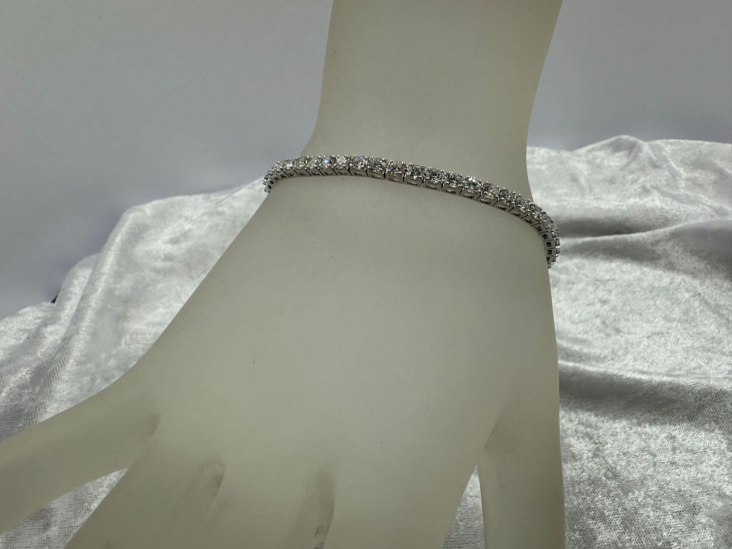 18K white gold lab grown tennis bracelet, 6.96 TCW