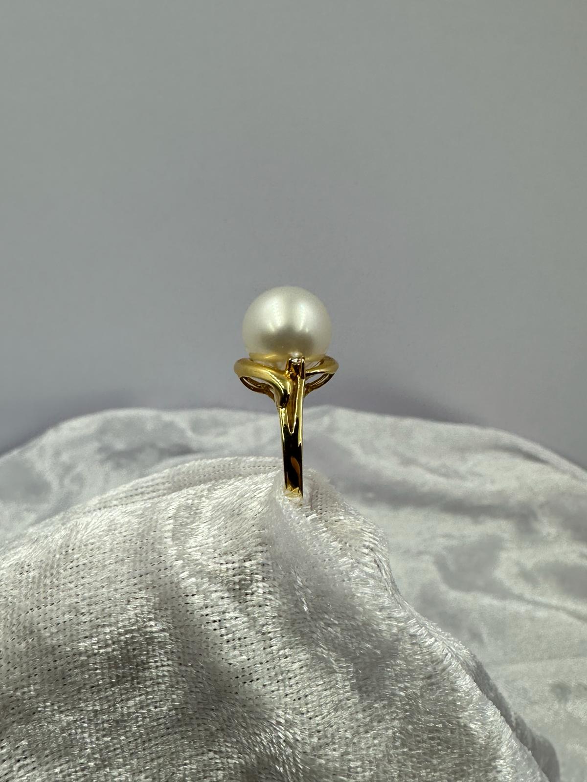 "A" rated pearl, 11.2mm with 18K Yellow Gold Ring