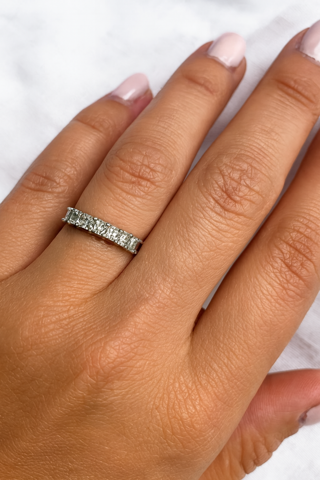 Platinum shared claw princess cut diamond ring, 1.00 total weight