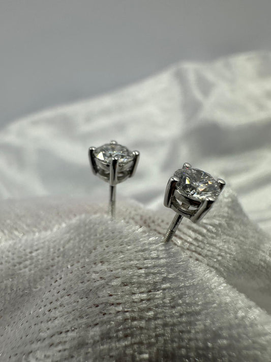 18K white gold 4 prong stud earrings with screwbacks