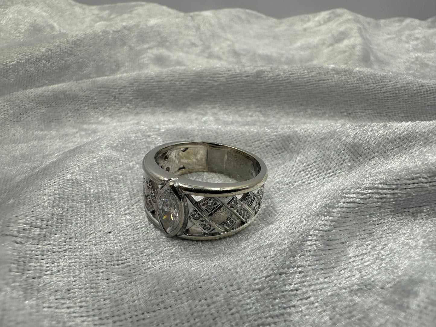 Marquise diamond dress ring in 18K white gold