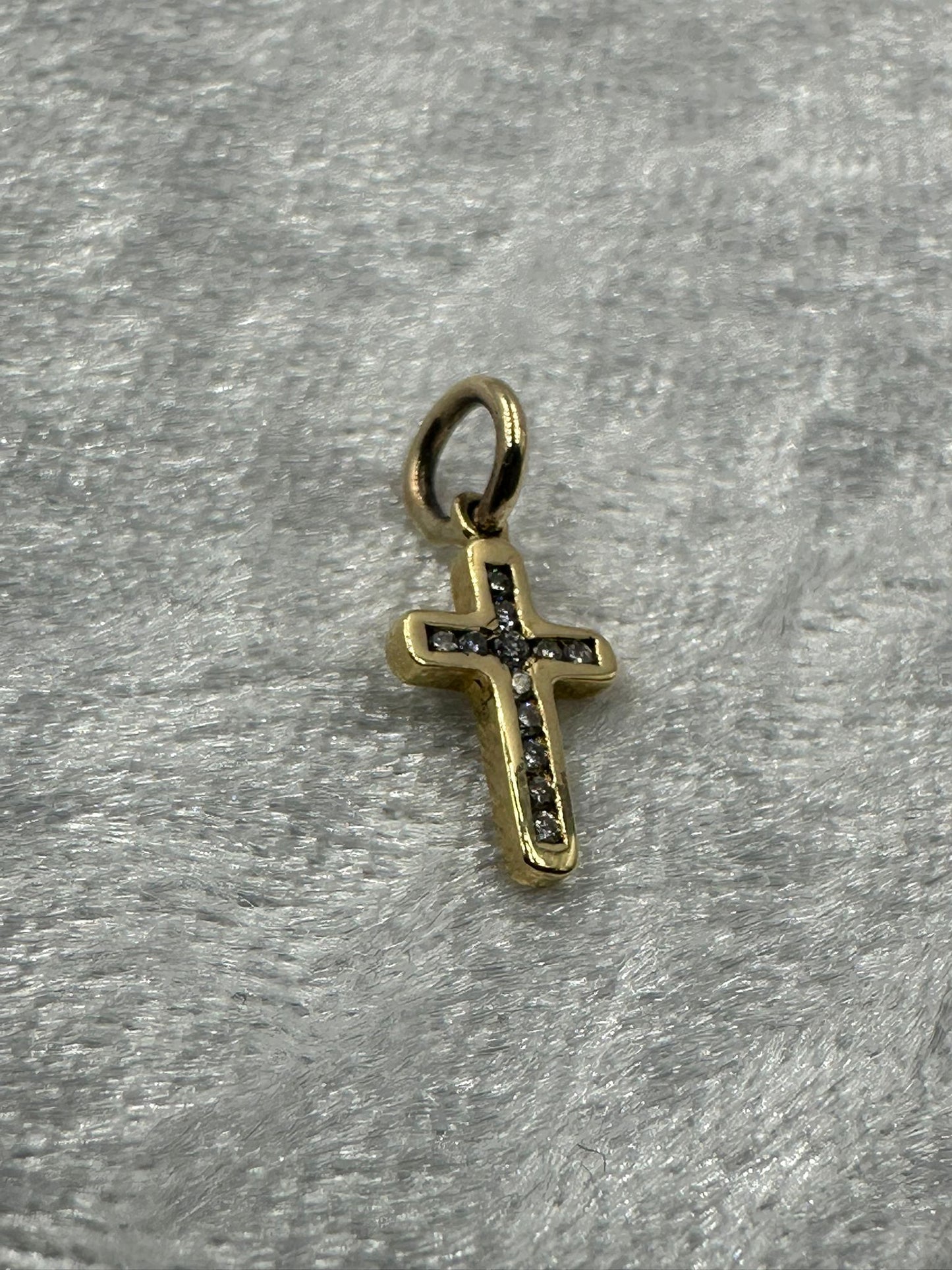 9K yellow gold diamond cross pendant