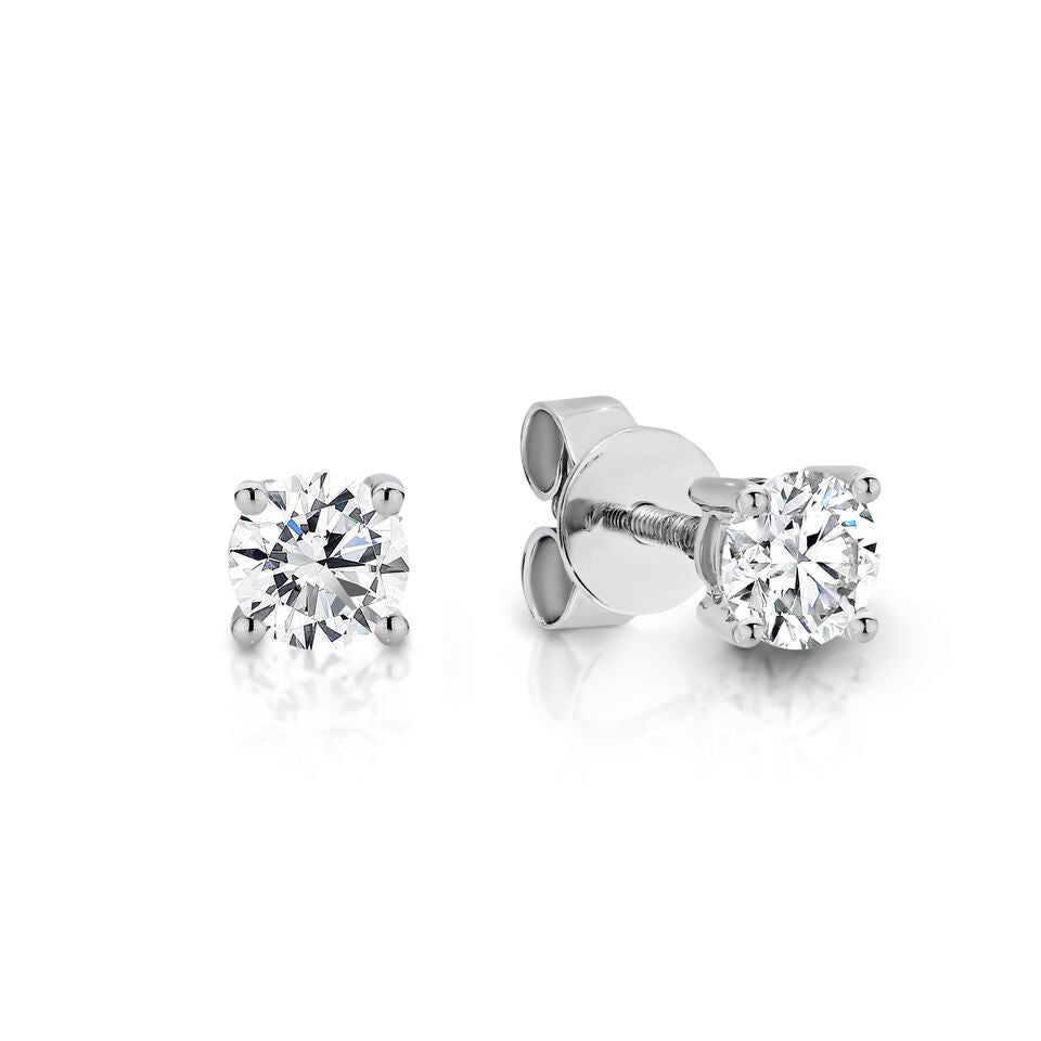 DS Signature diamond stud earrings in 18K W/G.