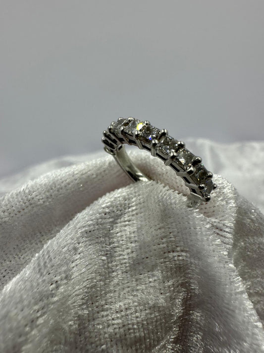 Platinum shared claw princess cut diamond ring, 1.00 total weight