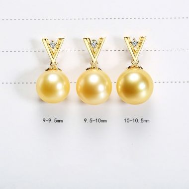 GOLD AUSTRALIAN SOUTH SEA PEARL 'V' DIAMOND PENDANT, detail view