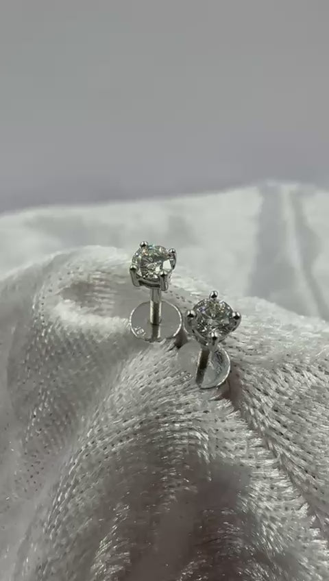 18K white gold natural diamond stud earrings