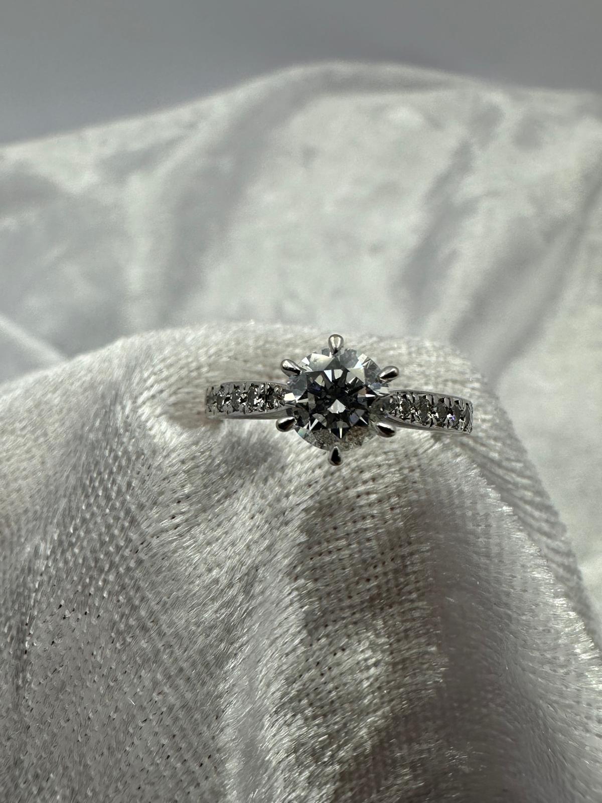 Gorgeous Natural diamond engagement and wedding ring set.