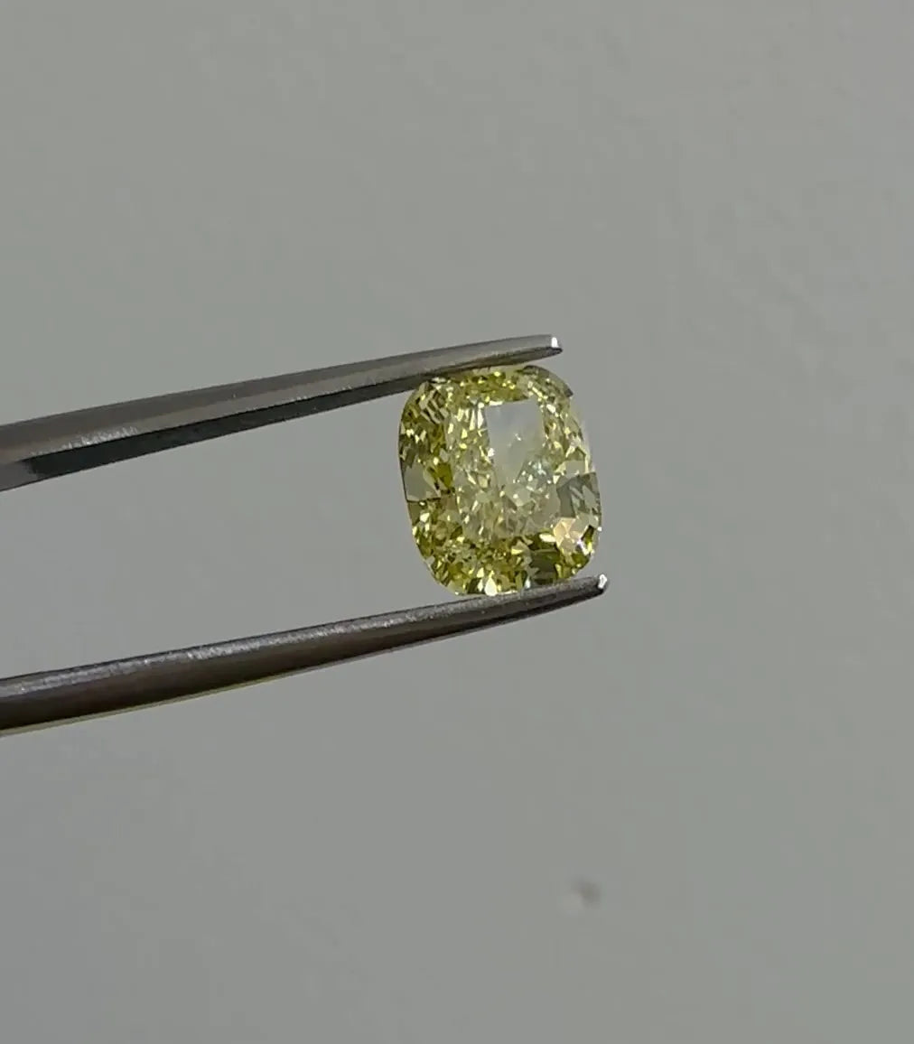2.24ct Cushion brilliant Natural Diamond (Colour Fancy Yellow, Clarity VS2, GIA Certified)