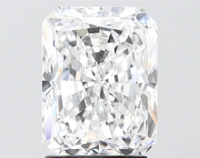2.61ct Radiant Lab Grown Diamond (Colour D, Clarity VVS2, IGI Certified)