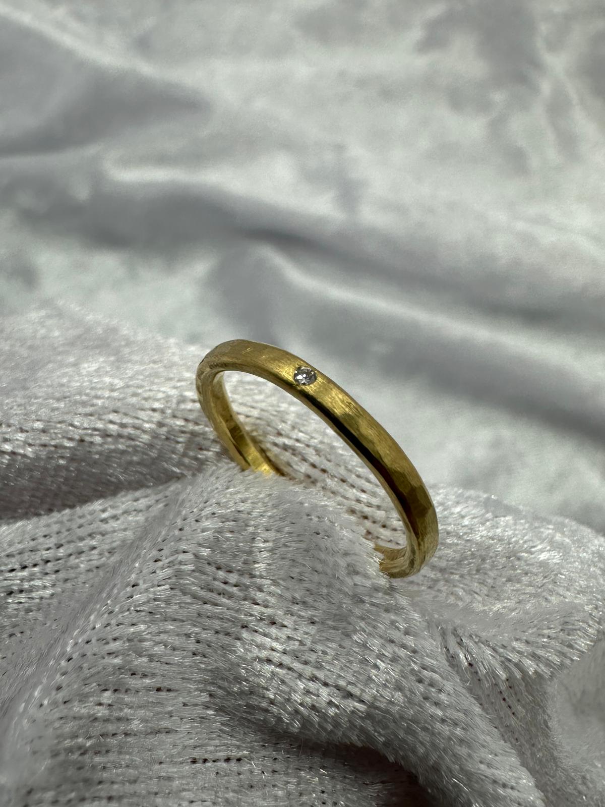 18K Yellow gold hammered finish diamond wedding ring