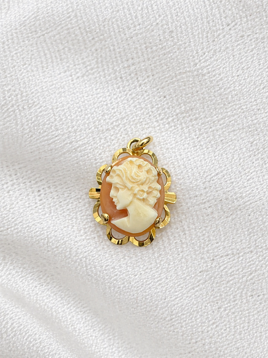 9K yellow gold Shell Cameo pendant