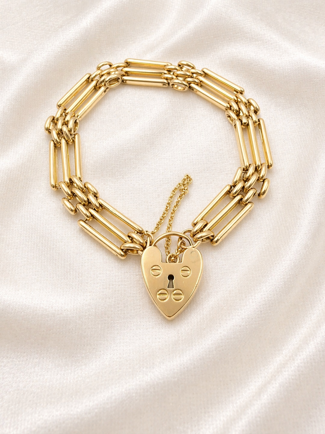 Heart clasp Paperclip bar link bracelet in 9K yellow gold