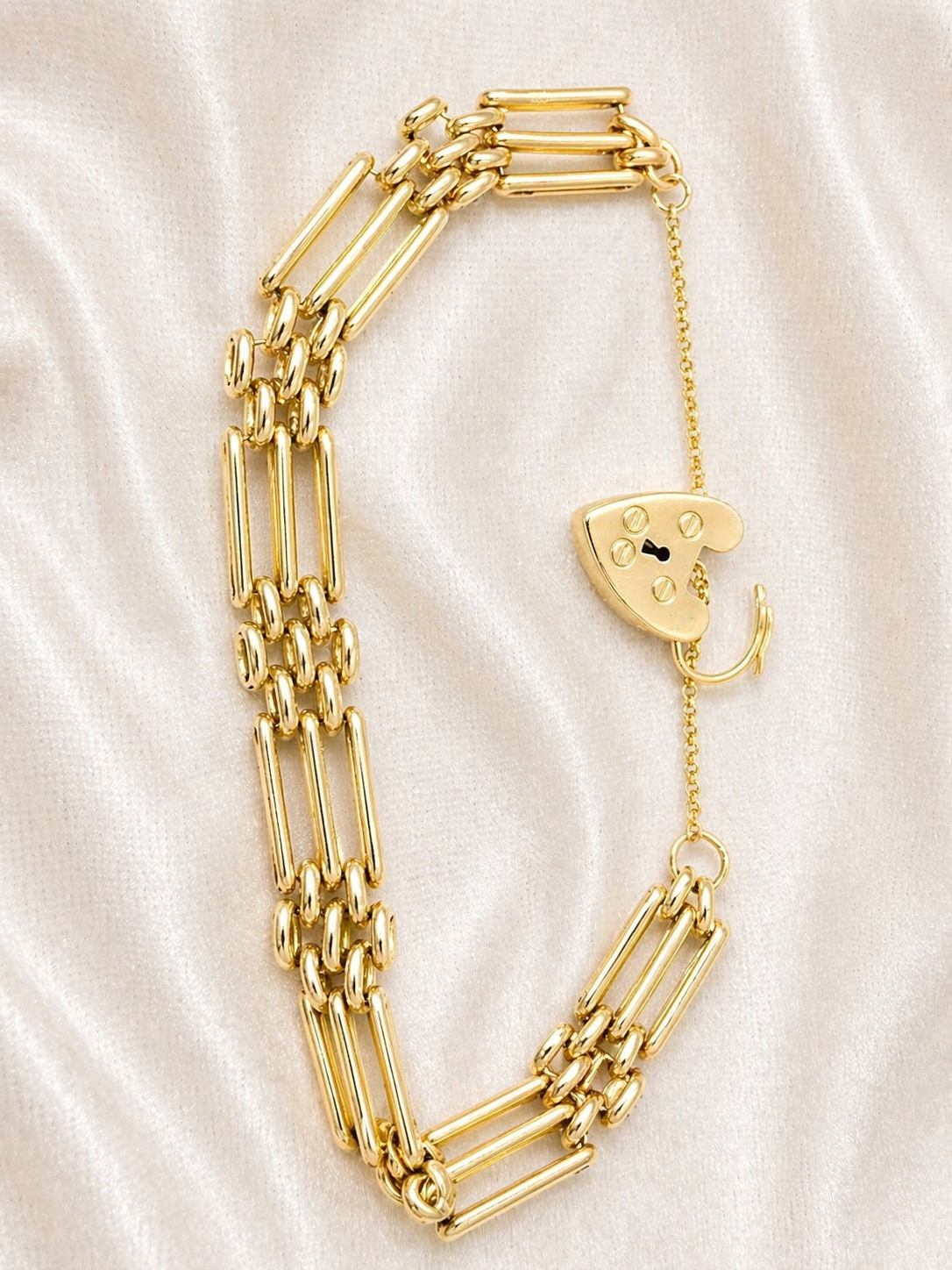 Heart clasp Paperclip bar link bracelet in 9K yellow gold
