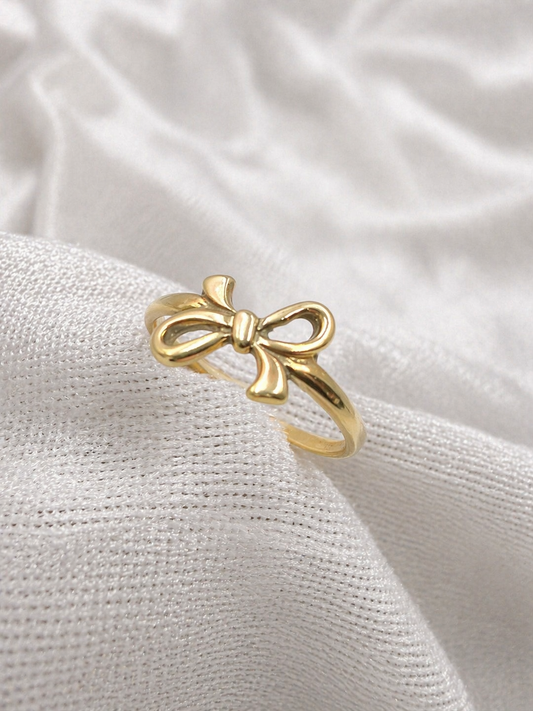 9K yellow gold ribbon stacker ring