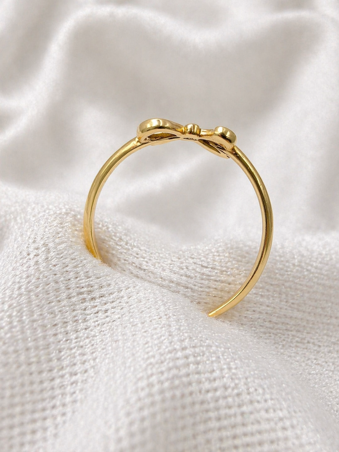 9K yellow gold ribbon stacker ring