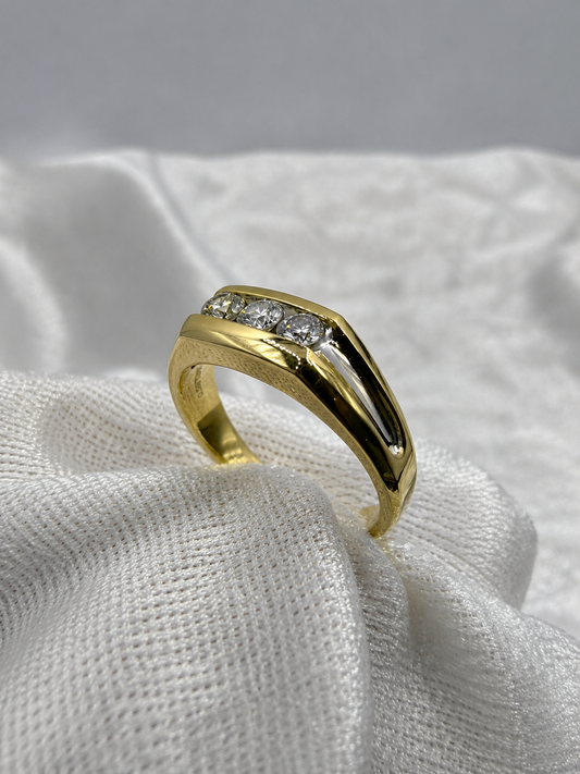 10K yellow and white gold diamond signet ring. 0.50 ct TDW, natural diamonds