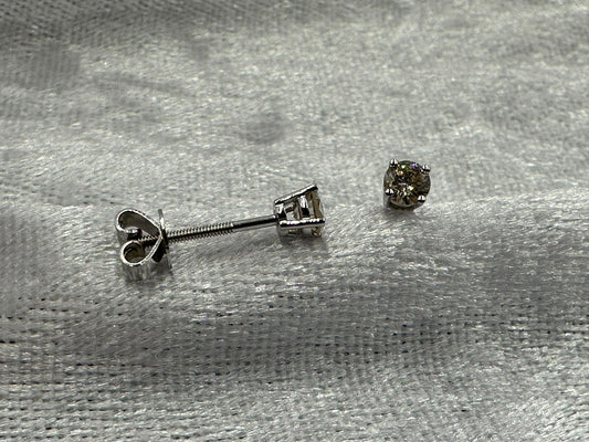 18K white gold diamond stud earrings