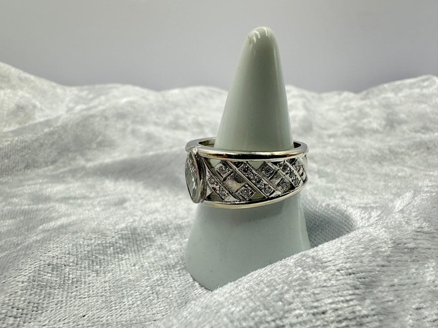 Marquise diamond dress ring in 18K white gold