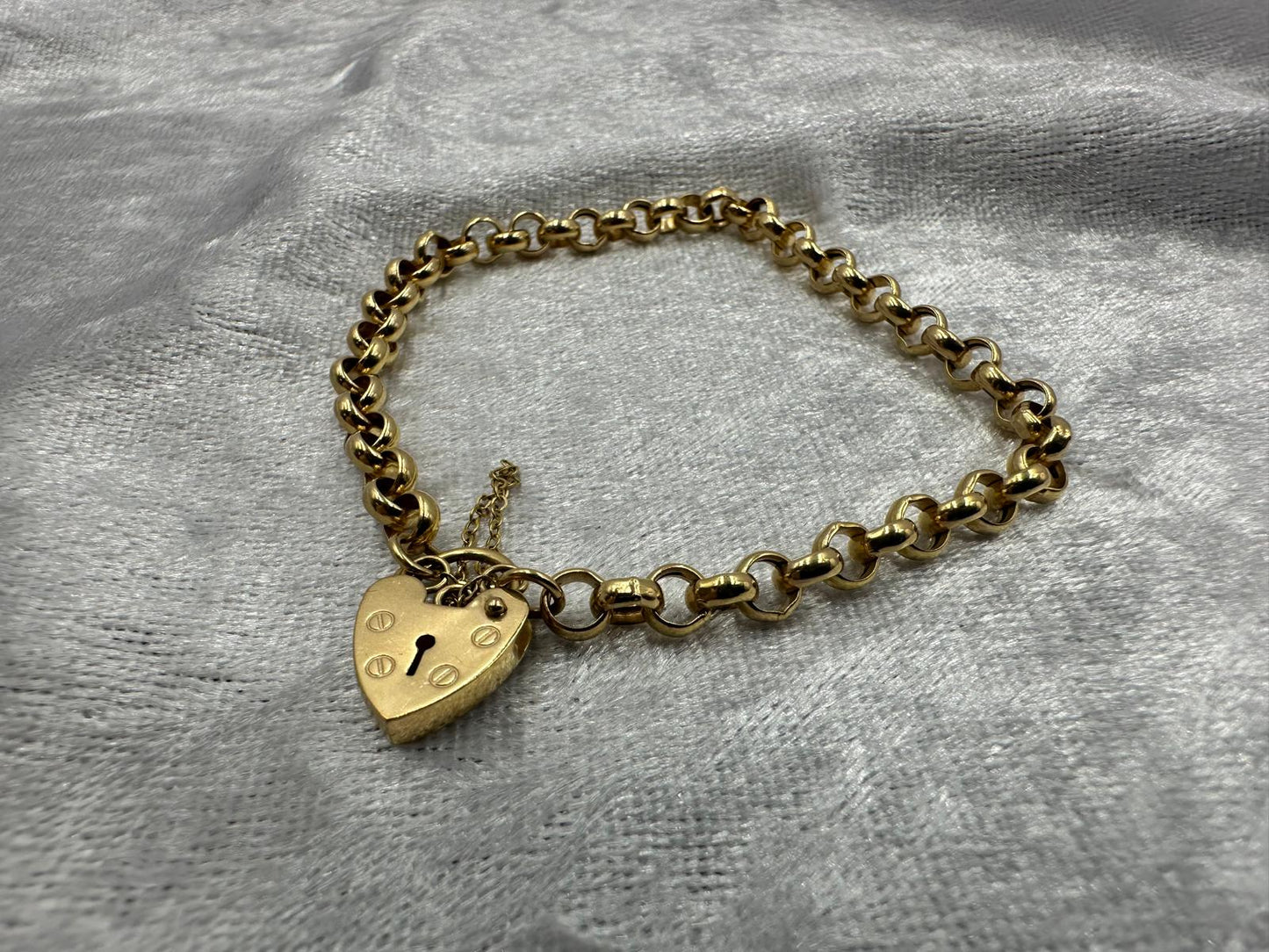 Heart clasp belcher chain in 9K yellow gold