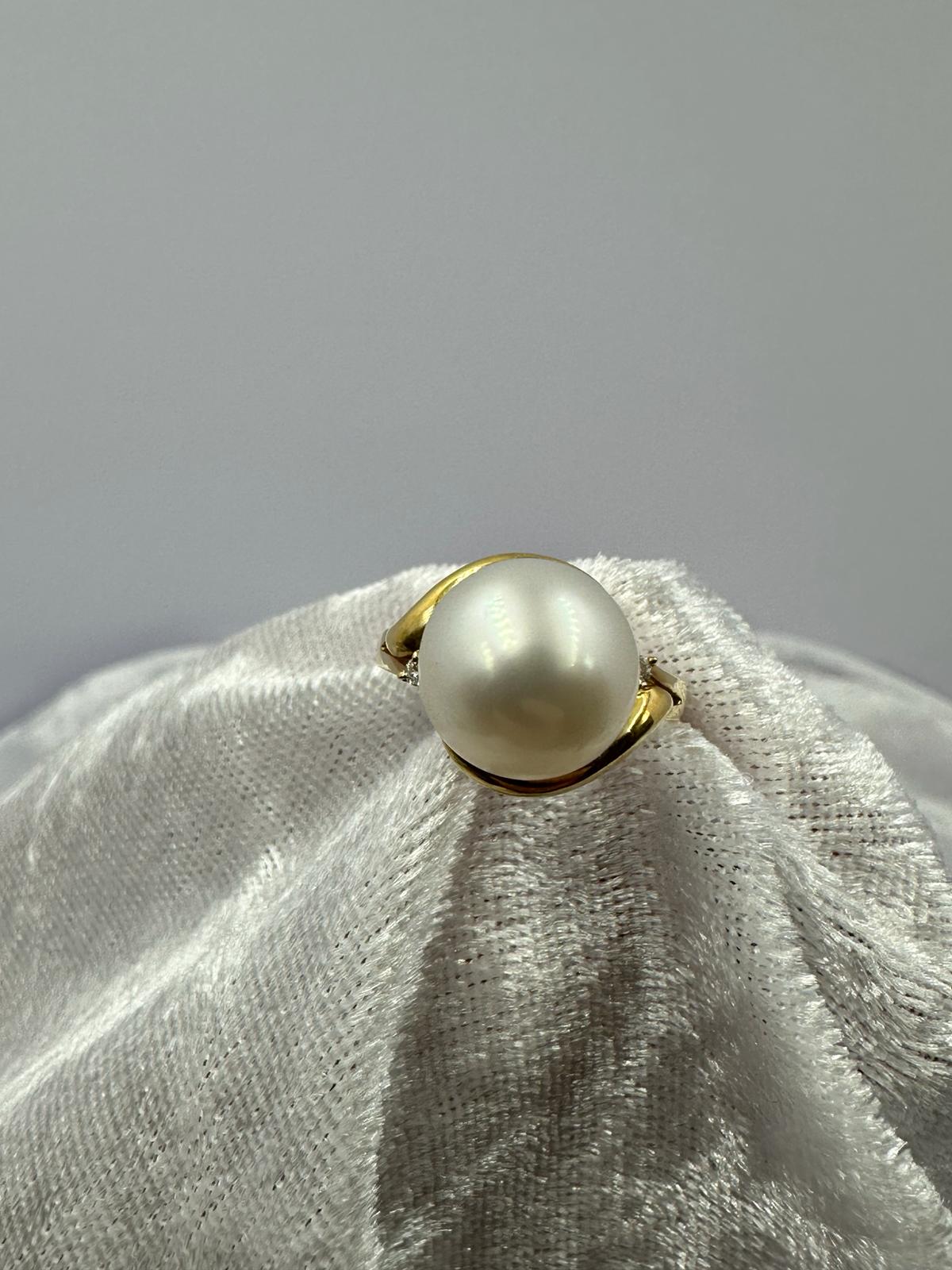 "A" rated pearl, 11.2mm with 18K Yellow Gold Ring