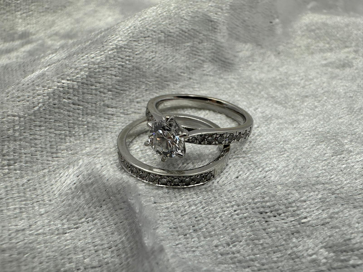 Gorgeous Natural diamond engagement and wedding ring set.