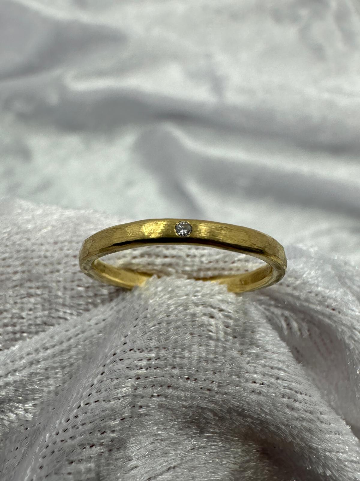 18K Yellow gold hammered finish diamond wedding ring
