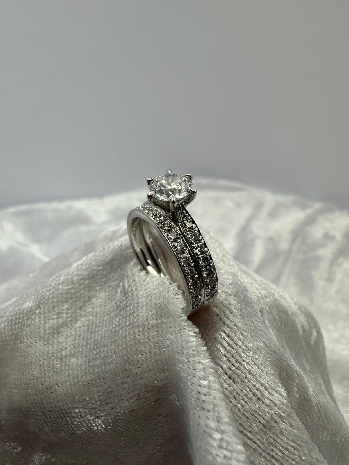 Gorgeous Natural diamond engagement and wedding ring set.