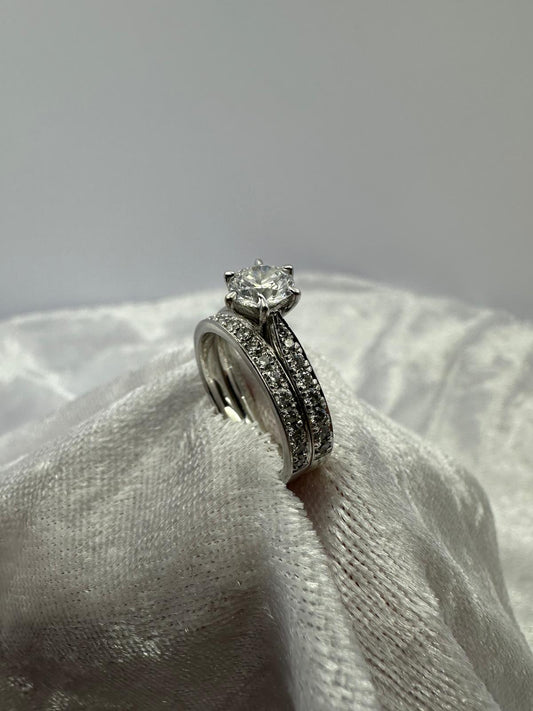 Gorgeous Natural diamond engagement and wedding ring set.