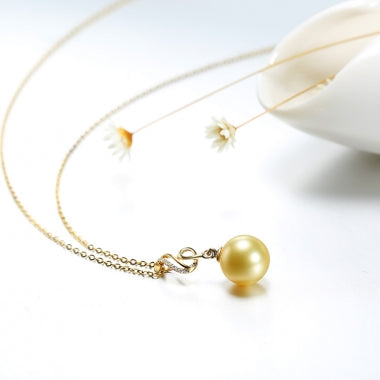 Gold Australian South Sea Pearl diamond swirl pendant, detail view