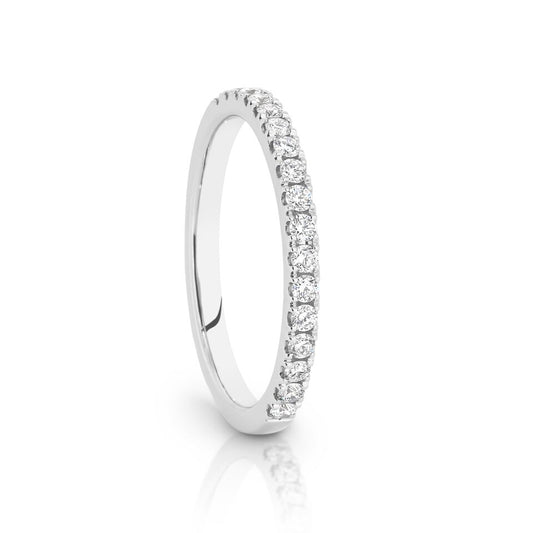 Matching wedding band for our DS Signature single and double halo rings. 0.32+ carats total