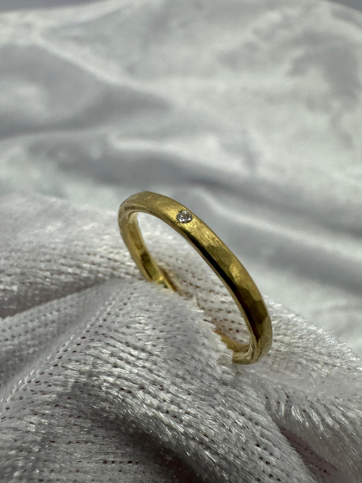 18K Yellow gold hammered finish diamond wedding ring