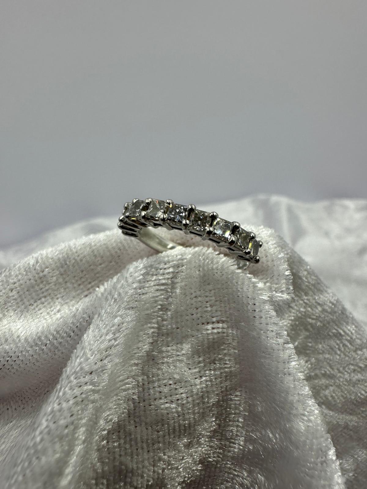 Platinum shared claw princess cut diamond ring, 1.00 total weight