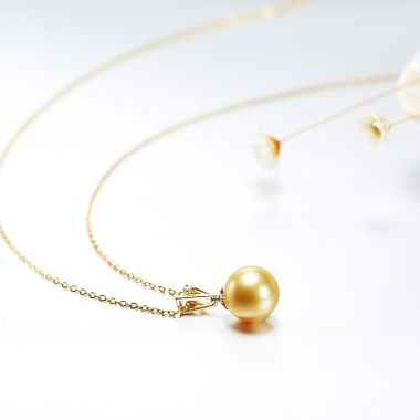 GOLD AUSTRALIAN SOUTH SEA PEARL 'V' DIAMOND PENDANT, detail view