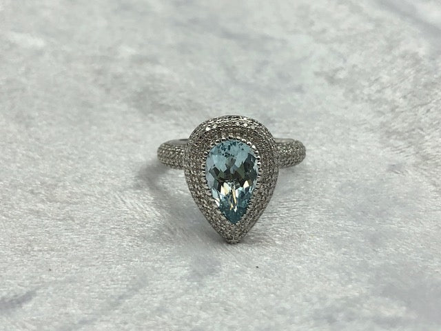Stunning Aquamarine and diamond ring. 4.6+ total carats