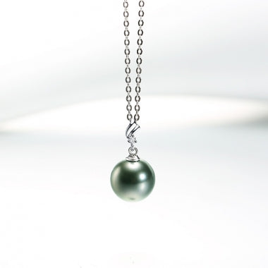 Tahitian Pearl diamond horn pendant, front view