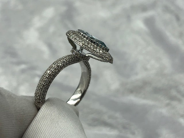 Stunning Aquamarine and diamond ring. 4.6+ total carats, side view