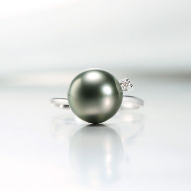 TAHITIAN PEARL AND DIAMOND PETITE RING, angled view