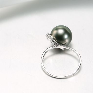 TAHITIAN PEARL AND DIAMOND PETITE RING, angled view